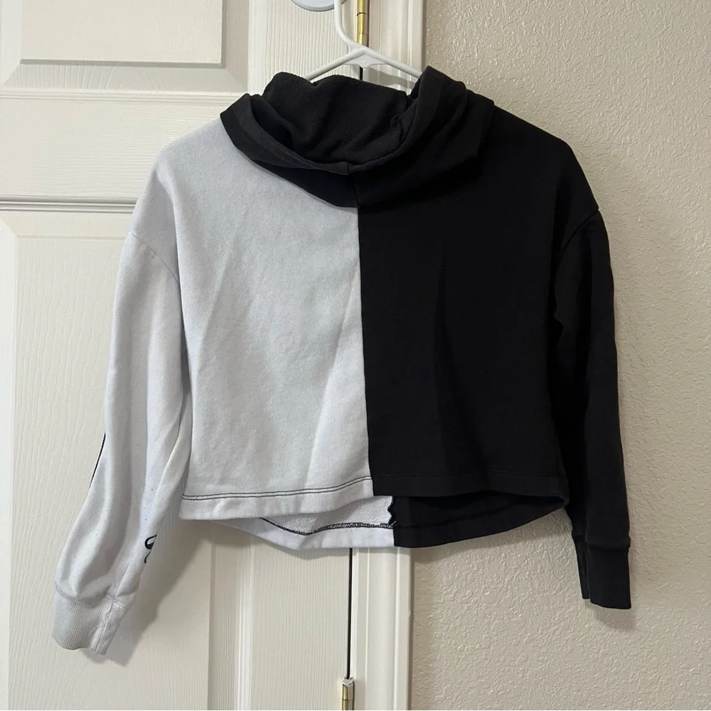 Justice Black and White Kids Cropped Hoodie Medium (10)
